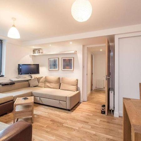 Appartamento Modern Flat In The Middle Of Old Town Edimburgo Esterno foto