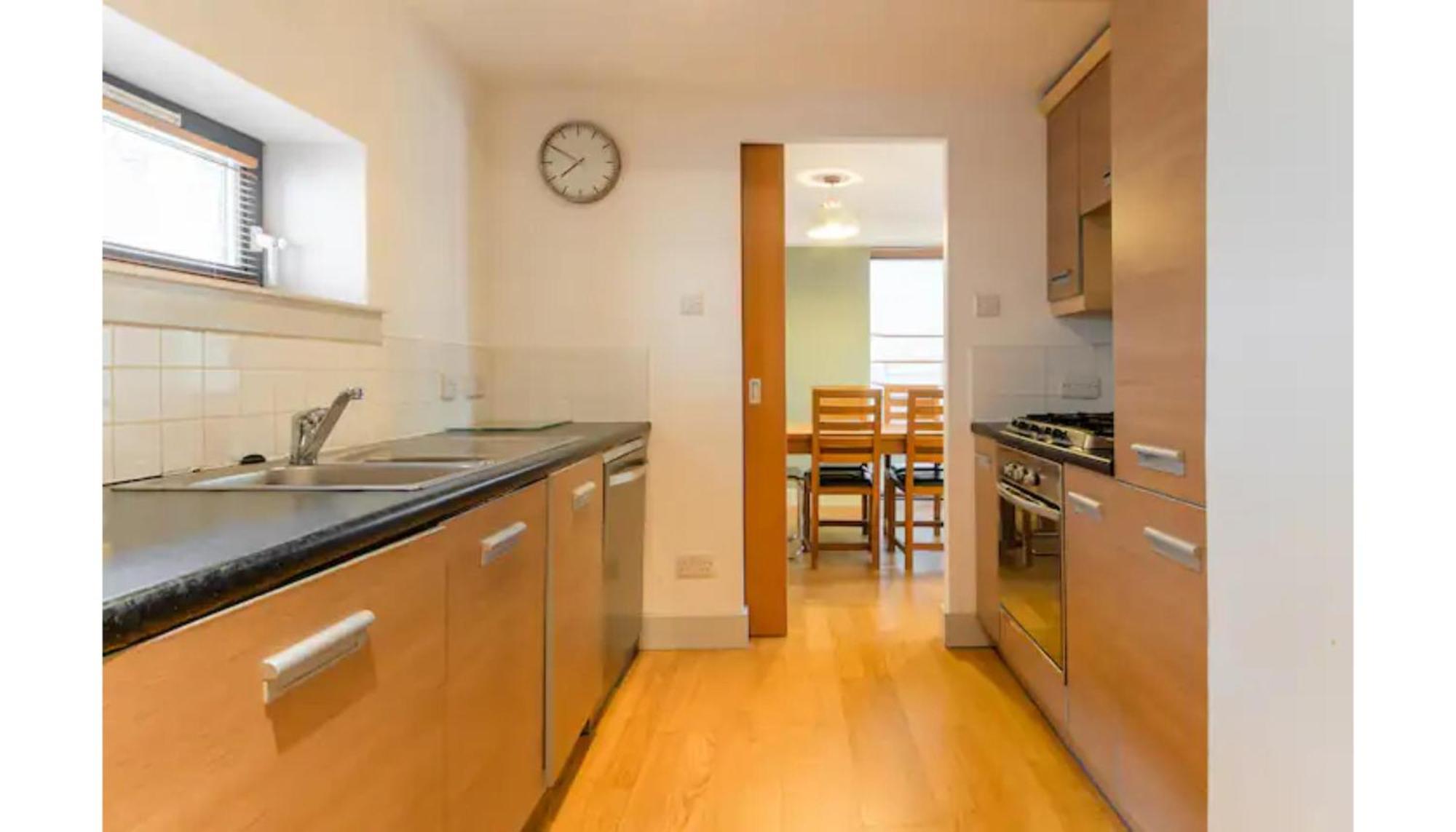 Appartamento Modern Flat In The Middle Of Old Town Edimburgo Esterno foto