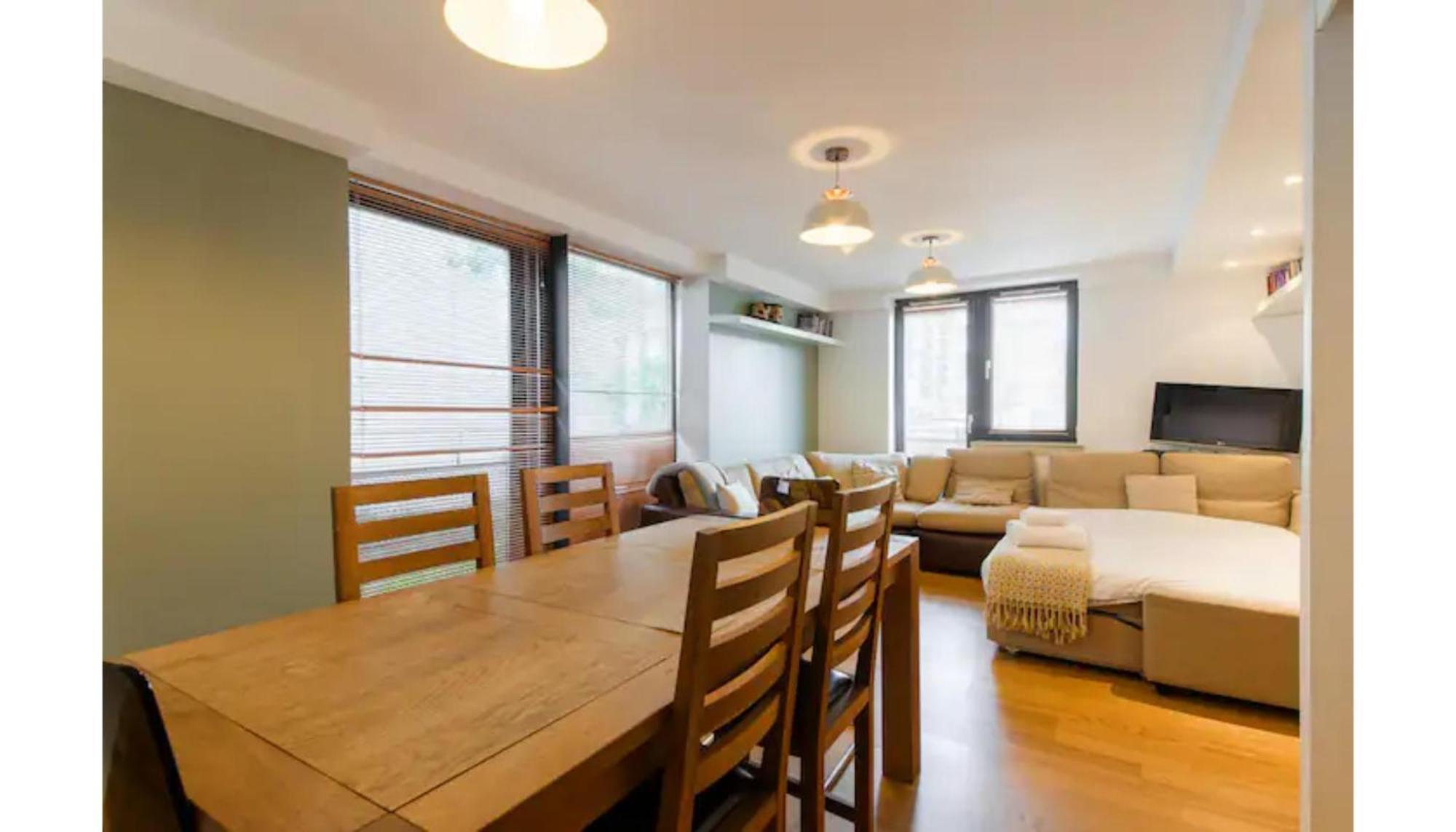 Appartamento Modern Flat In The Middle Of Old Town Edimburgo Esterno foto