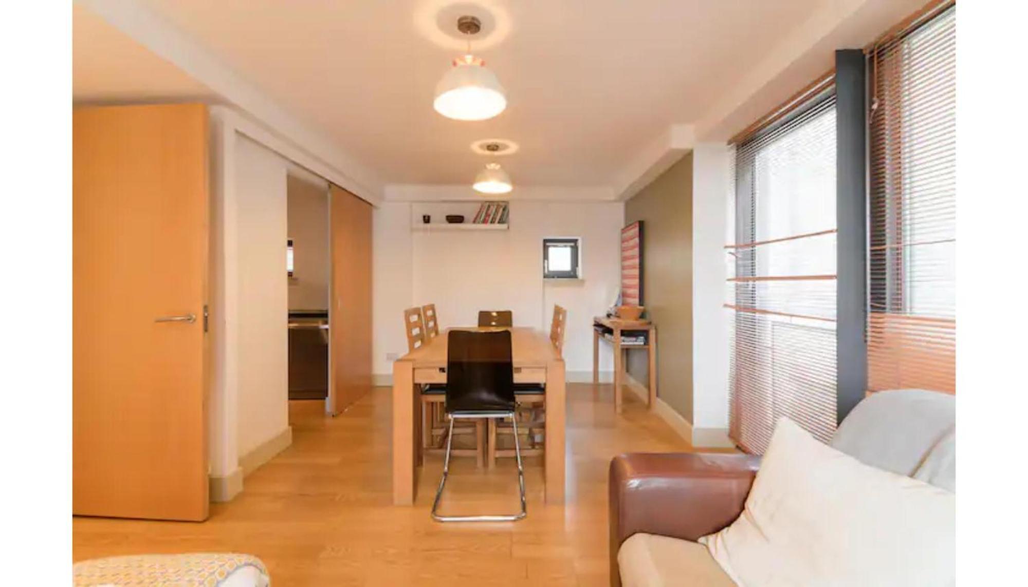 Appartamento Modern Flat In The Middle Of Old Town Edimburgo Esterno foto